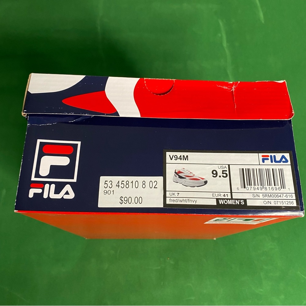 Women’s Filas - Picture 2 of 3